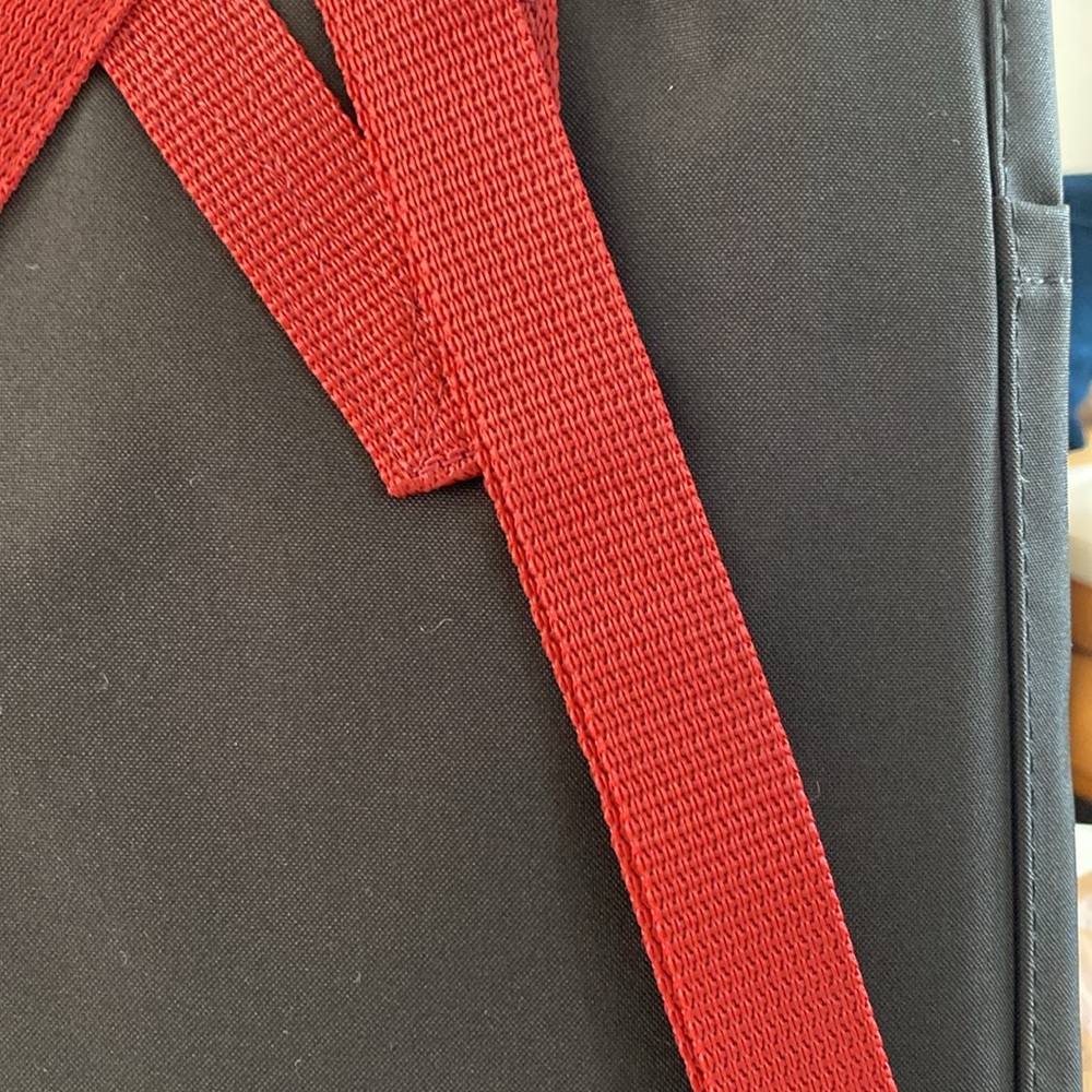 Kånken Black Backpack with Red Handles - Picture 5 of 6